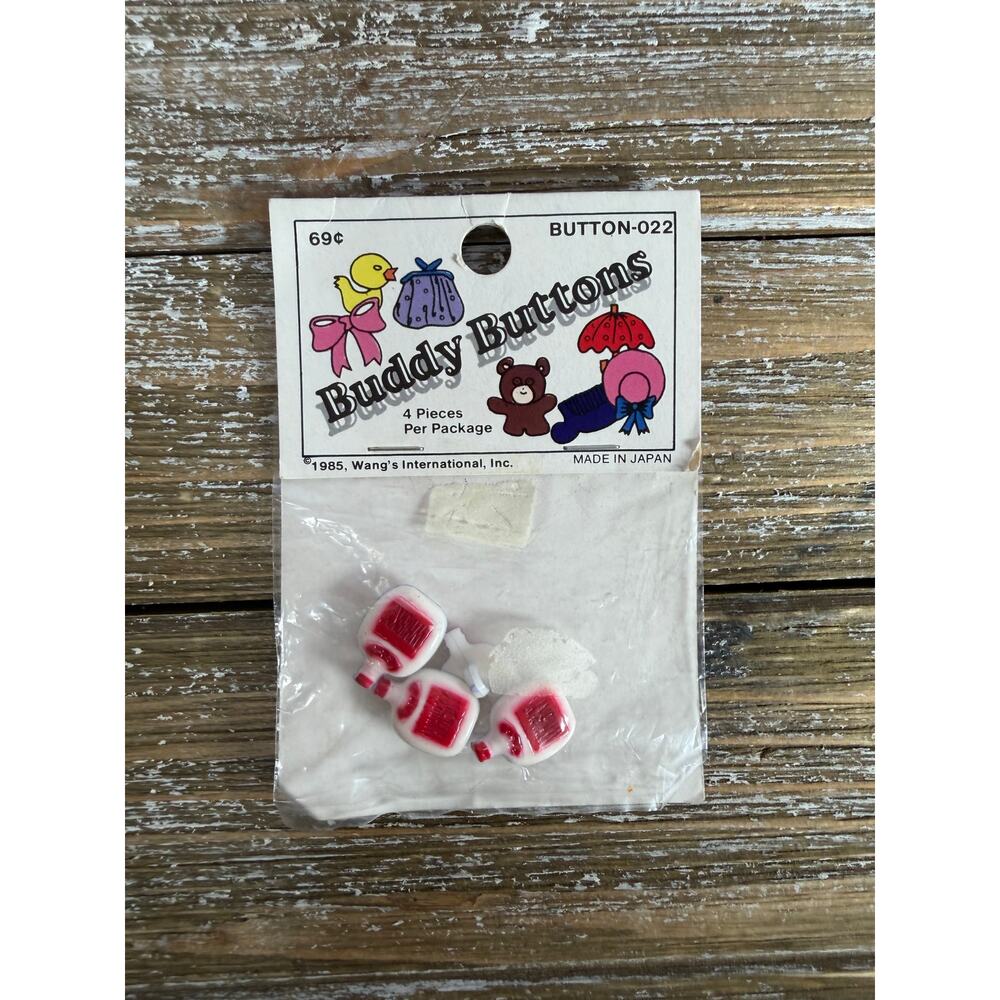 Vintage 1985 Wang’s Buddy‎ Buttons Whiskey Bottle 4pc Retro White Red Kitsch 80s